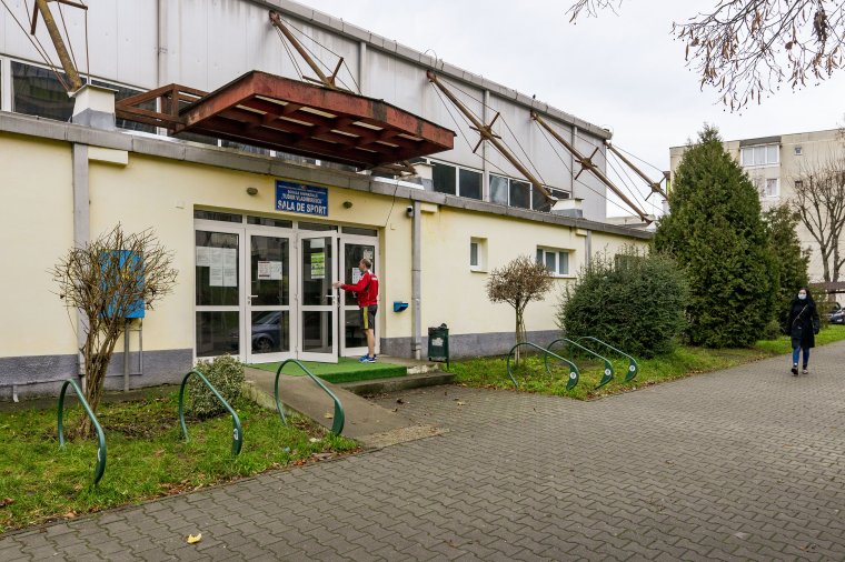 Megcsappant az oltást igénylők száma, így kaphatják vissza a diákok a tornatermet