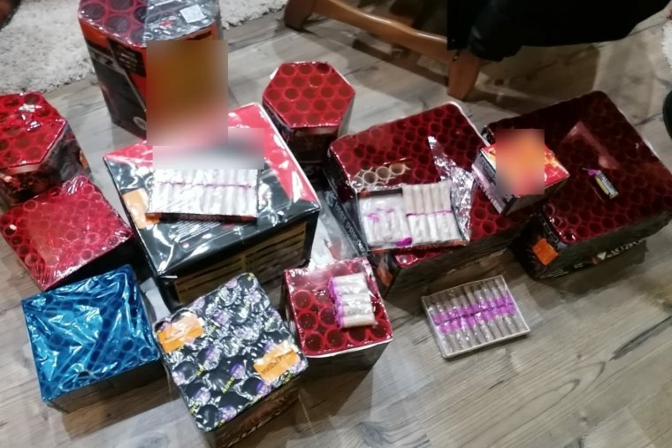 Törvénytelenül értékesített pirotechnikai eszközök után kutat a rendőrség huszonnégy megyében