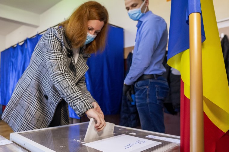 Exit poll: előnyben a PSD, 5 százalék fölött az RMDSZ, bejuthat az AUR is
