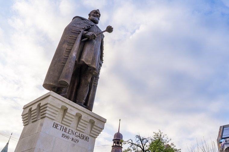 Felavatták Bethlen Gábor szobrát Marosvásárhelyen