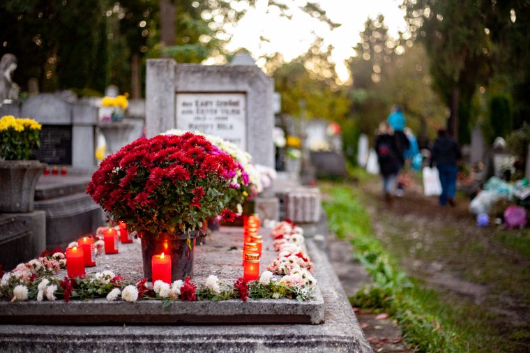 Megduplázta a temetések számát a negyedik hullám több erdélyi városban