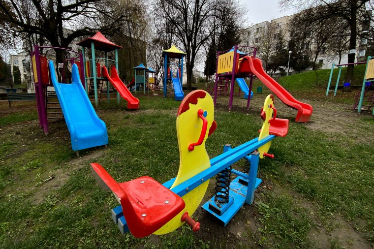 Kampányban, engedély nélkül szerelték fel a játszóeszközöket