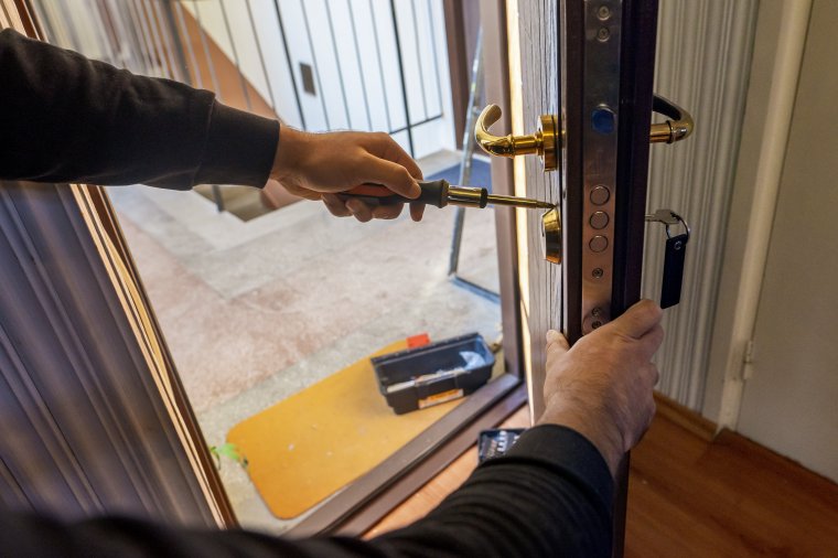 Az internet segít, amikor csőtörés vagy zárcsere esetén sürgős javításra van szükség