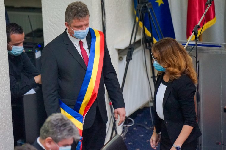 Történelmi pillanat: húsz év után magyar polgármestert iktattak Marosvásárhelyen