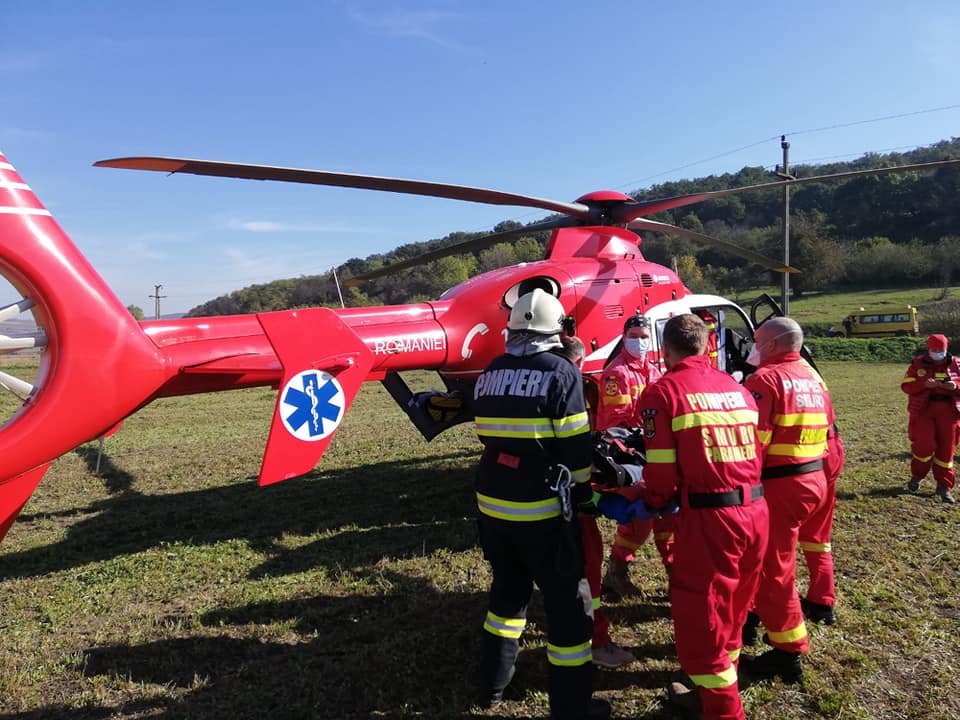 A rohammentő-szolgálat (SMURD) mentőhelikoptere is kiszállt a baleset helyszínére. Képünk illusztráció &bullet;  Fotó: Maros megyei tűzoltóság