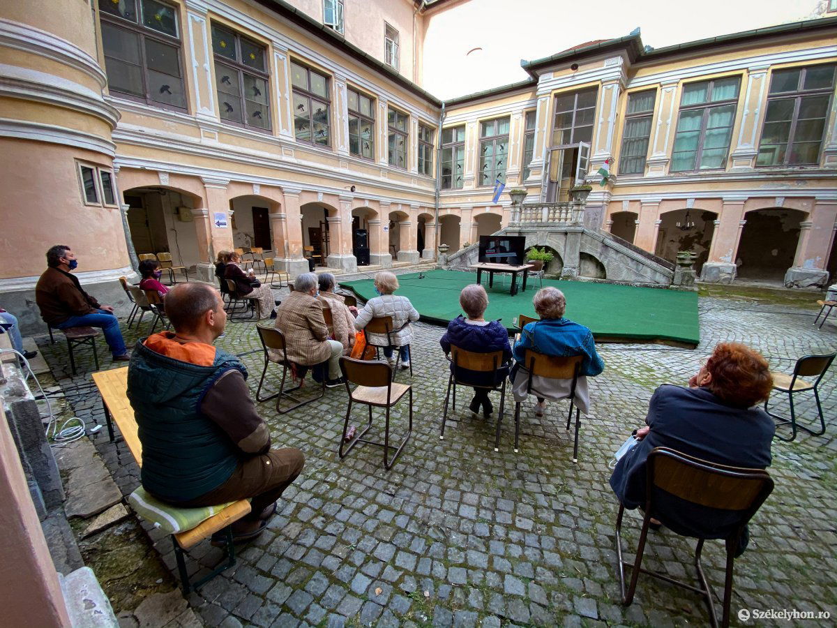 &bullet;  Fotó: Rab Zoltán