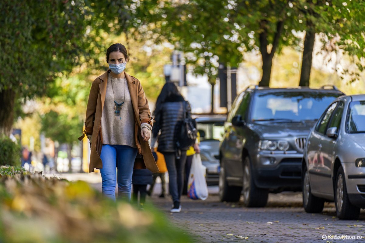 Ha ügyesen oltakozunk, búcsút vehetünk a köztéri maszkviseléstől augusztustól számítva •  Fotó: Haáz Vince