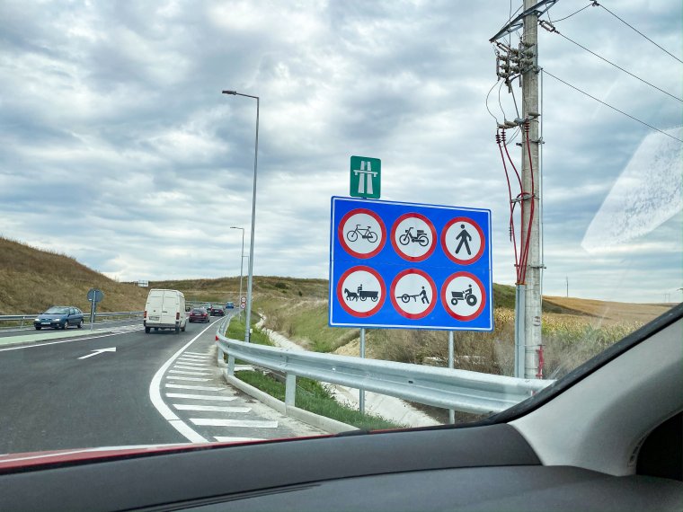 Közlekedési miniszter: az év végéig további 45 kilométer autópályát adhatnak át a forgalomnak