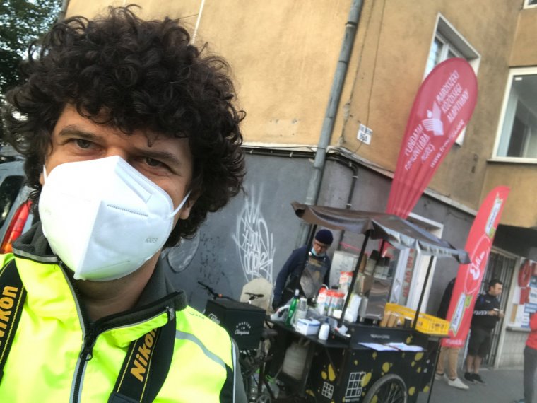 Reggelivel várják, kávéval kínálják a kerékpárosokat, majd felmérik az igényeiket