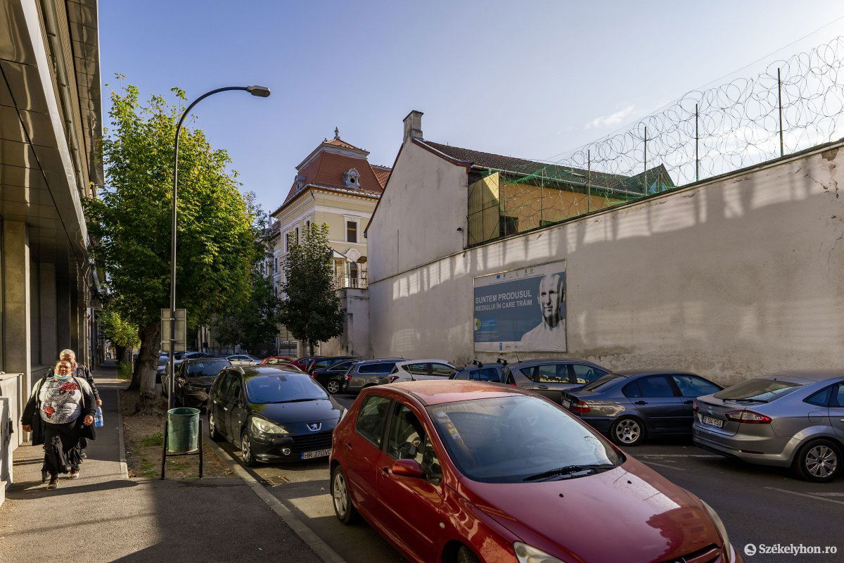 A belvárosban van és túlzsúfolt a marosvásárhelyi börtön •  Fotó: Haáz Vince