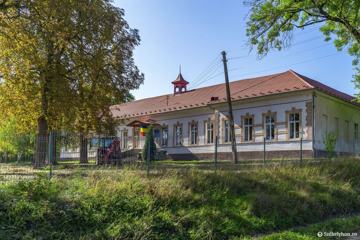 Még üresen áll a mezőmadarasi általános iskola. Nagy szükség lenne a személyes jelenlétre •  Fotó: Haáz Vince