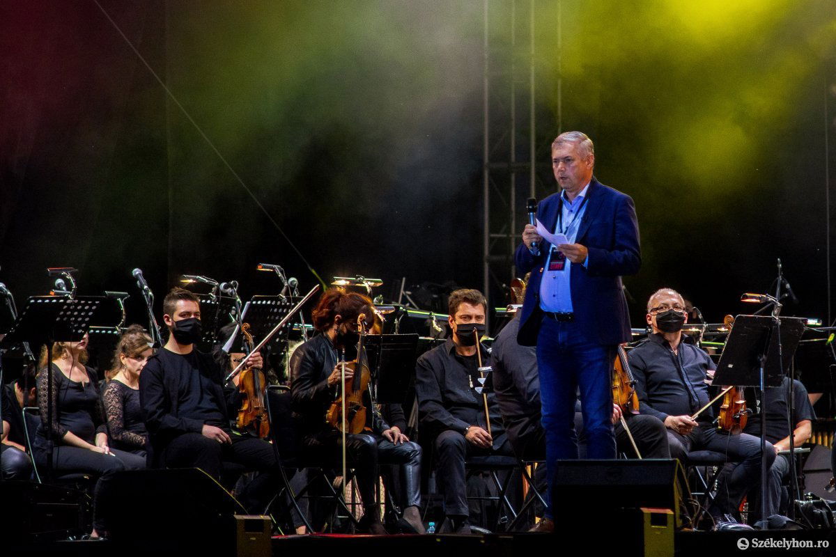 Péter Ferenc megyei tanácselnök is köszöntötte a jelenlevőket •  Fotó: Haáz Vince