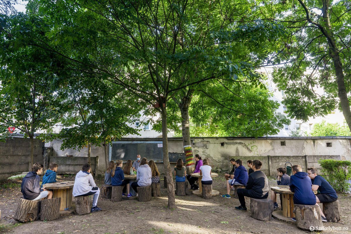 A tantermi oktatást időnként szabadtéri órákkal színesítik •  Fotó: Haáz Vince