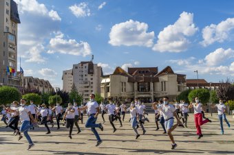 Villámcsődülettel ünneplik a tánc világnapját Marosvásárhelyen