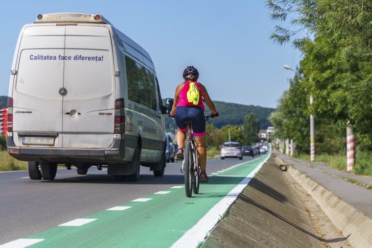Látszatmegoldás és veszélyes is az új kerékpársáv – vélik a biciklisek