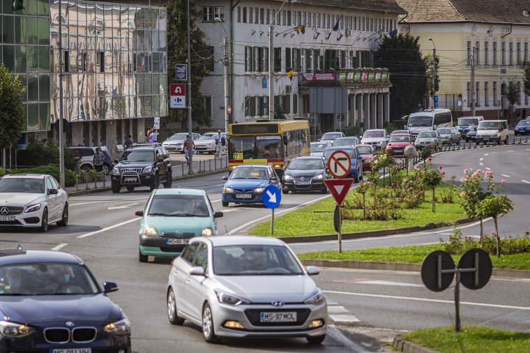 A legtöbben saját autóval közlekednek járvány idején