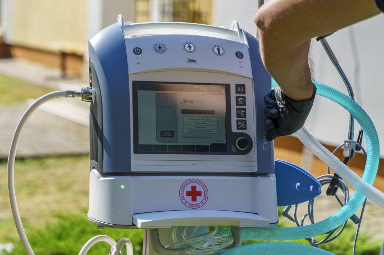 Őrizetben az emberöléssel gyanúsított betegszállító, aki tévedésből lekapcsolta a lélegeztetőgépről a pácienst