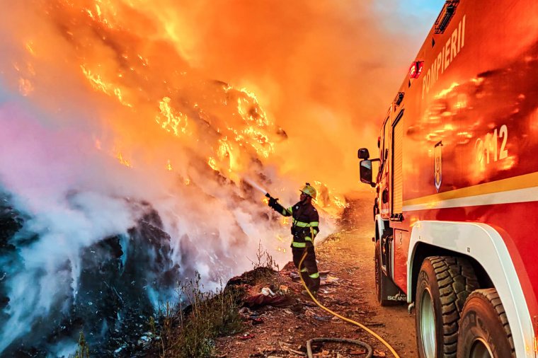 Eloltani minden tüzet, és a hulladékot visszahelyezni úgy, ahogy annak lennie kellett volna