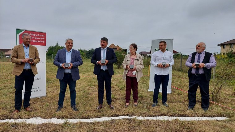 Szolgálati lakást építenek Marosvásárhely szomszédságában