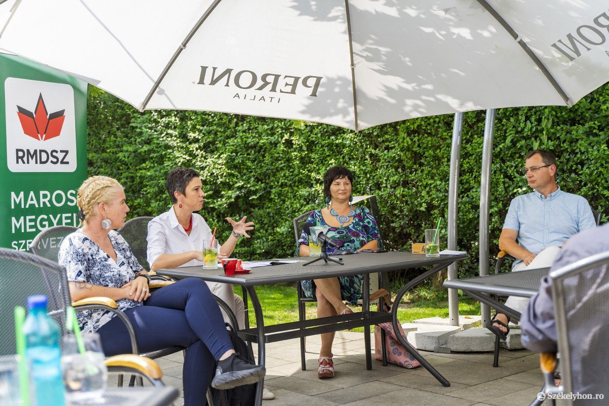 Csata Éva, Csép Éva Andrea, Kádár Annamária és Ludescher László &bullet;  Fotó: Haáz Vince