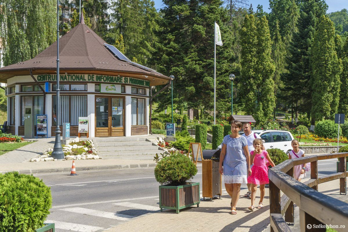 Aggodalmaktól hangos tájékoztatás. A benti medencék megnyitása mentheti meg a szovátai turizmust, miután „bezár” a Medve-tó •  Fotó: Haáz Vince