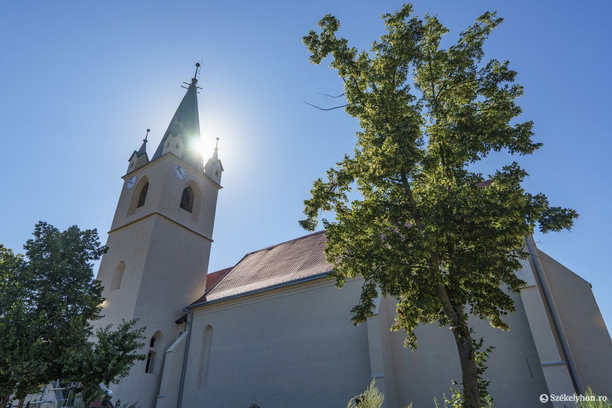 Ha a döntéshozók rábólintanak, a Vártemplom szomszédságában fog állni a Hunyadi János-szobor. Archív •  Fotó: Haáz Vince