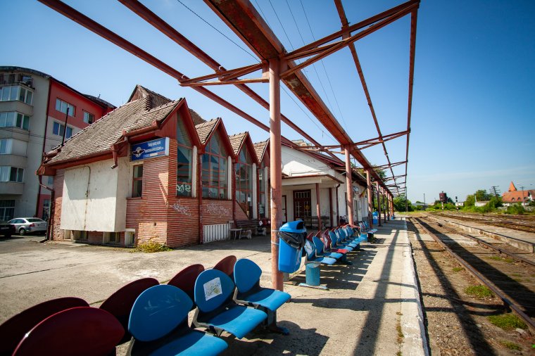 Húsz éve nem javították a kisállomás épületét – most jött el a felújítás ideje