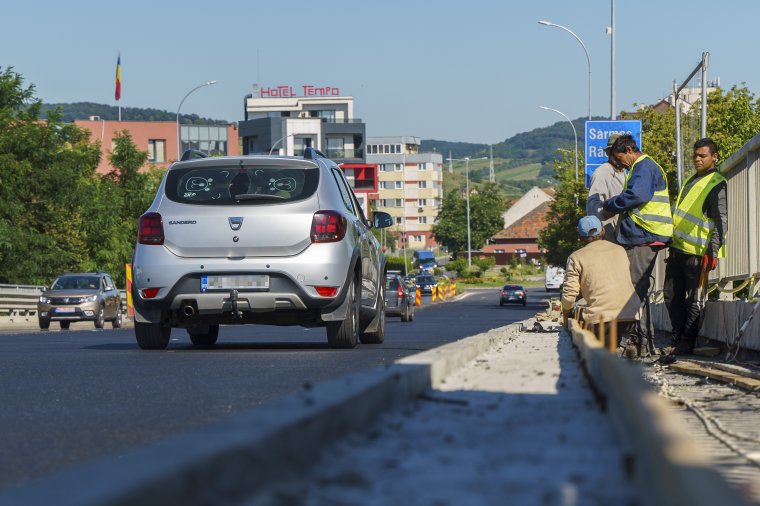 „Hullámvasút” lett a felújított hídból