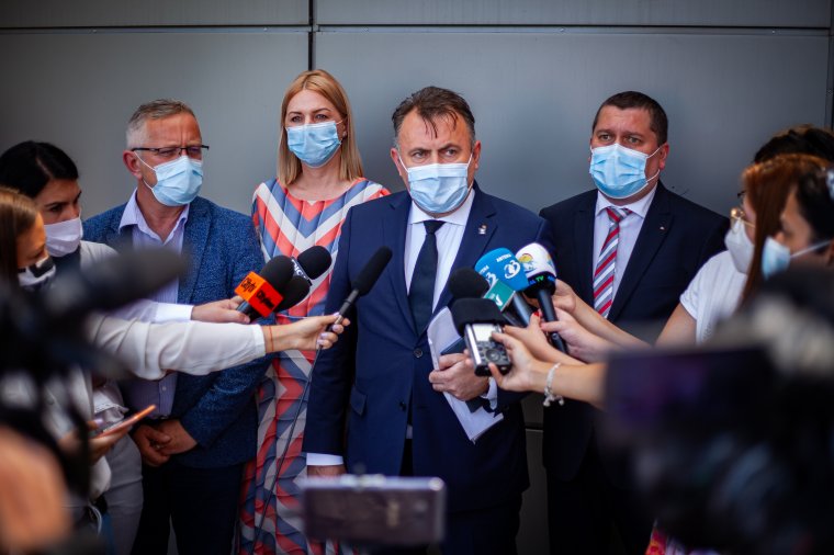 Kórházba, majd házi karanténba kell vonulniuk azoknak is, akik kérésre teszteltetnek, és pozitív lesz az eredményük