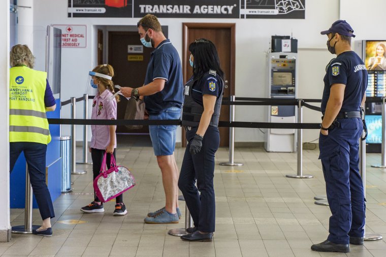 Megállapodás született a szabad utazást biztosító uniós Covid-igazolványokról az EU-intézmények között