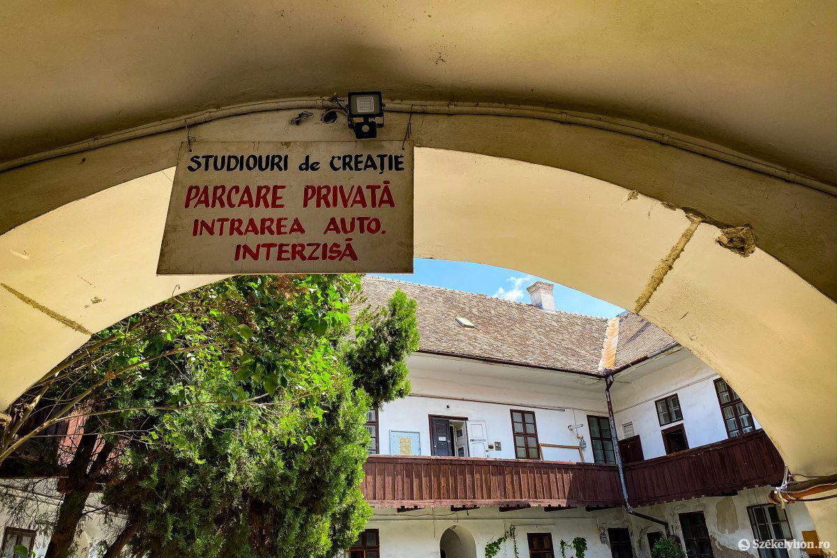 Többnyire műtermek vannak az épületben •  Fotó: Rab Zoltán