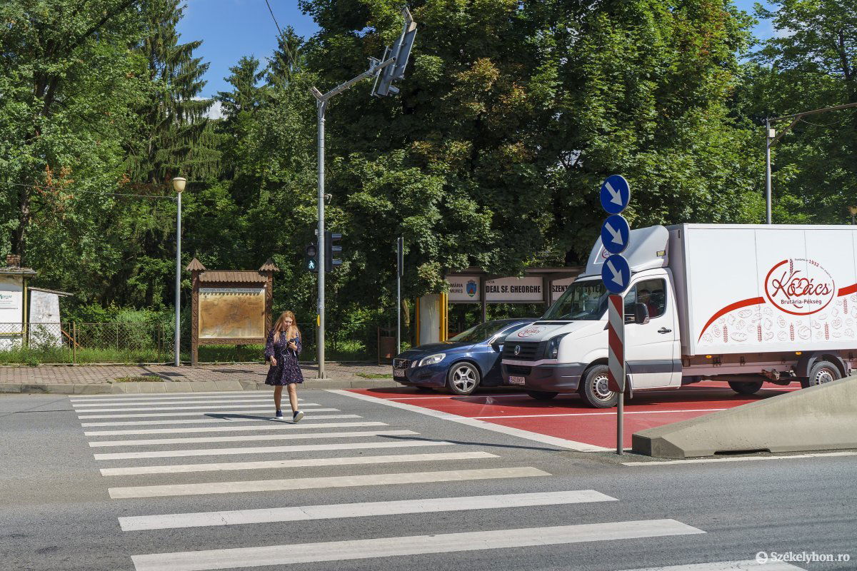 A gyalogosok nagyobb biztonságban kelhetnek át az úttesten •  Fotó: Haáz Vince