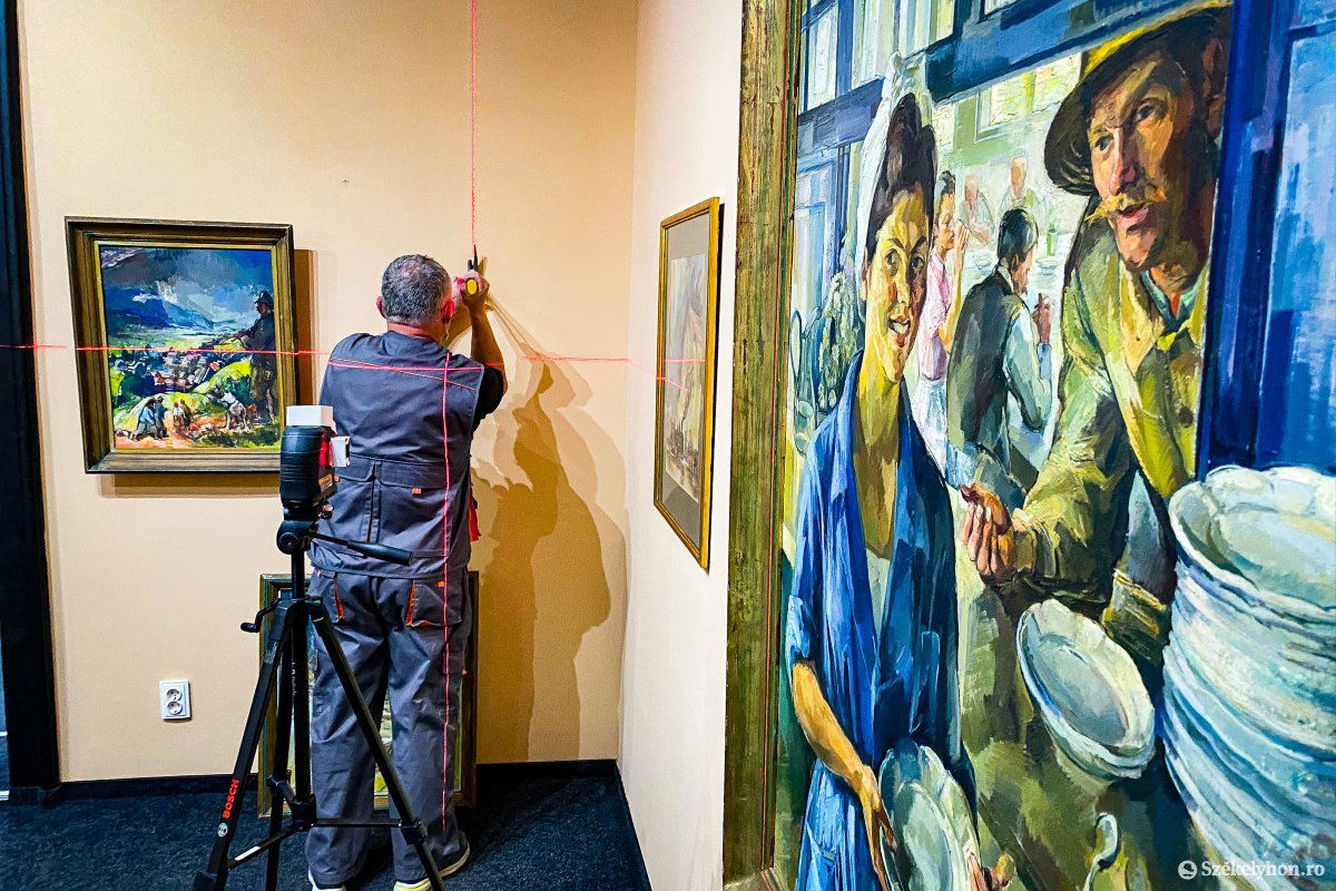 Készül a Nagy Imre tárlat, ami péntek délután nyílik meg &bullet;  Fotó: Rab Zoltán