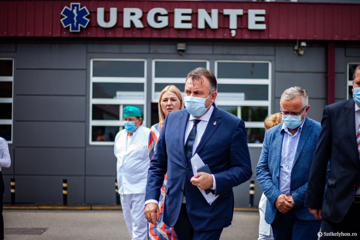 Nelu Tătaru (középen) optimista a járvány alakulását illetően •  Fotó: Rab Zoltán