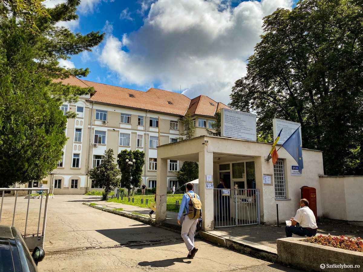 A marosvásárhelyi Eminescu Ház mögötti régi kórházi épületben működő ATI-részlegen csütörtök óta szünetel a betegfelvétel •  Fotó: Rab Zoltán