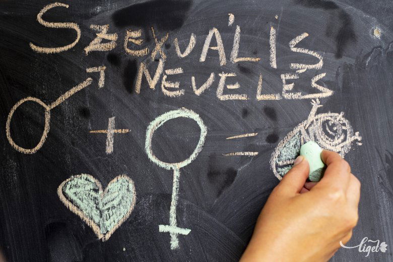 A szexuális nevelés nem tabu, és nem ér rá kamaszkorban elkezdeni