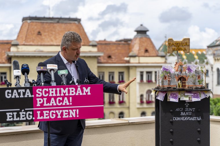 Marosvásárhely húszéves „büntetése”: Soós leleplezte Florea műanyag várkastélyát