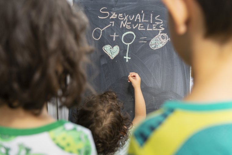 Gólyamese helyett igazság, párbeszéd a szülőkkel – Mészáros Andrea pszichoterapeuta a gyerekek szexuális neveléséről
