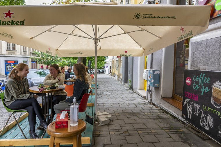 Fokozottabban figyelnek a hatóságok a távolságtartási szabályok betartására