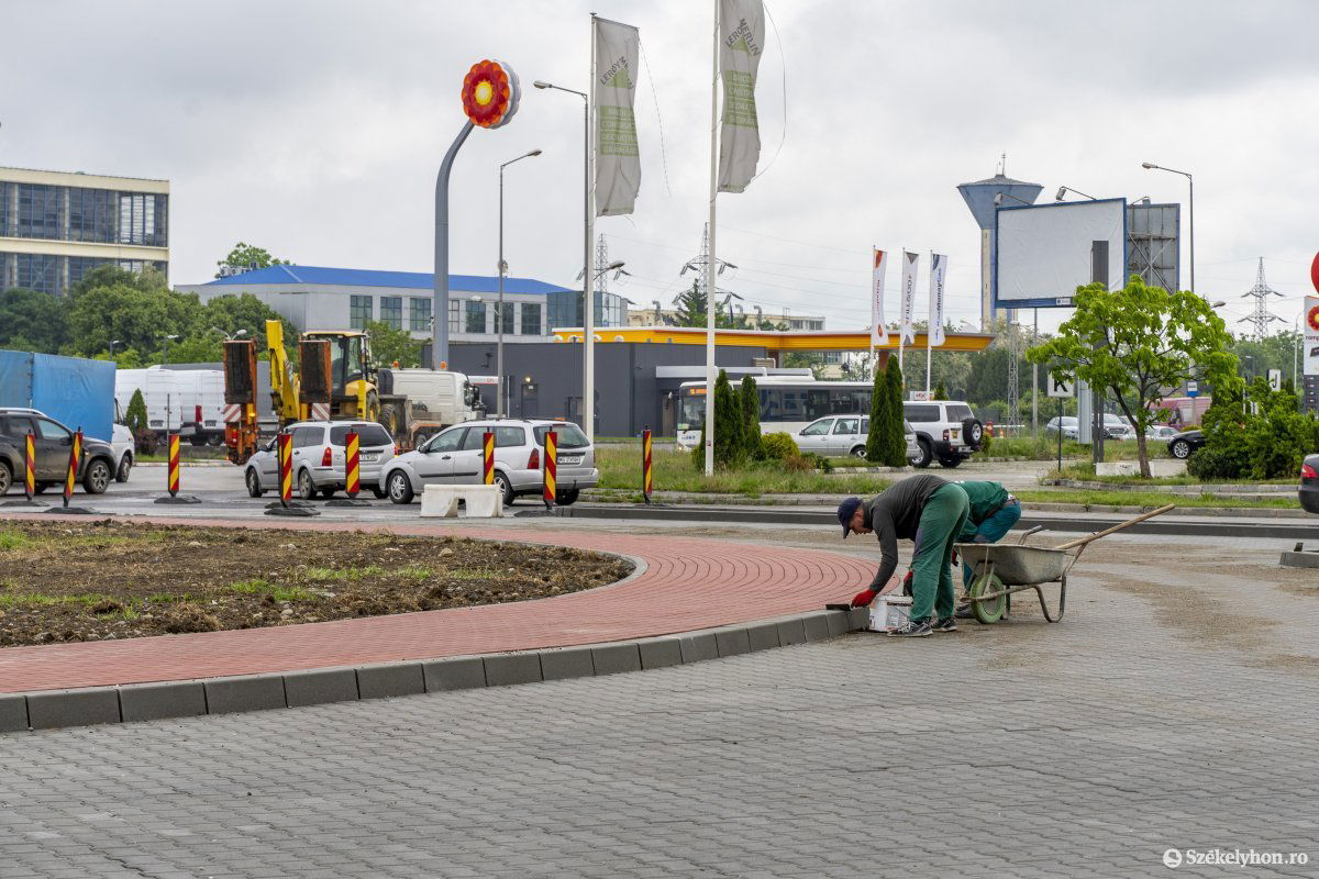Jól haladnak a munkálatokkal, a tervek szerint a hónap végéig át is adják •  Fotó: Haáz Vince