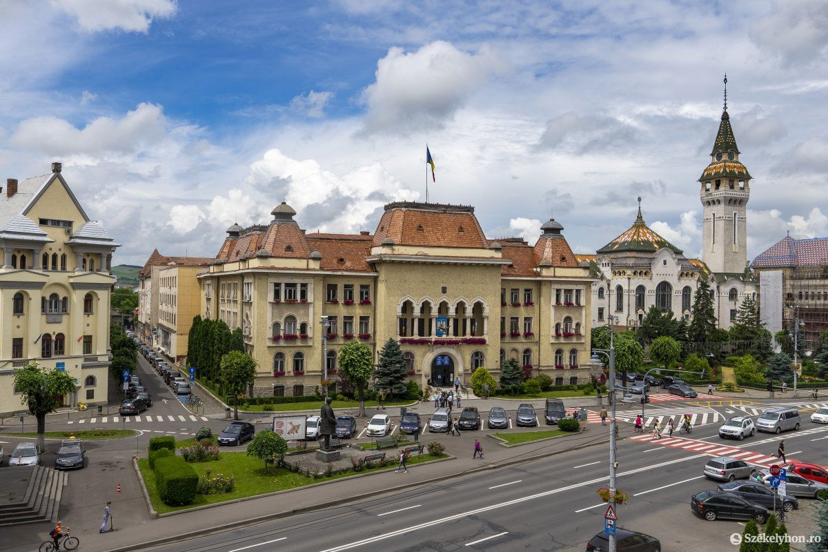 A marosvásárhelyi városháza és az egykori görögkatolikus templom által behatárolt háromszöget alakítanák át. Archív &bullet;  Fotó: Haáz Vince