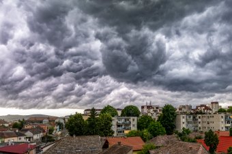 Vasárnap délután is begorombul az időjárás – másodfokú viharriasztást adtak ki Hargita megyére is