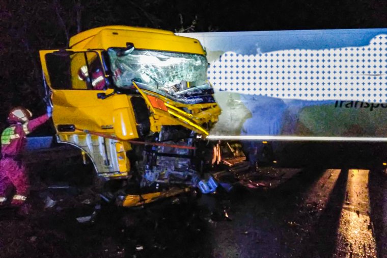 Életét vesztette a teherautóval ütközött jármű fiatal sofőrje