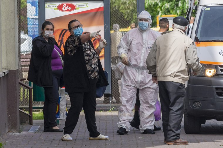 A megyei katasztrófavédelmi bizottságok hatáskörébe utalja a kormány a kültéri maszkviselési kötelezettség bevezetését
