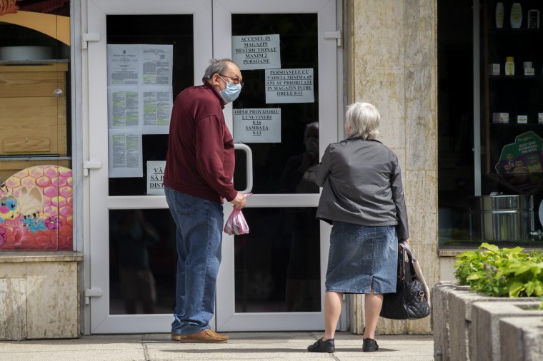 Nincs időkorlát, bármikor elhagyhatják otthonukat a 65 év fölötti személyek