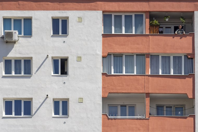Újabb összeget kap Csíkszereda és Marosvásárhely tömbház-hőszigetelésre