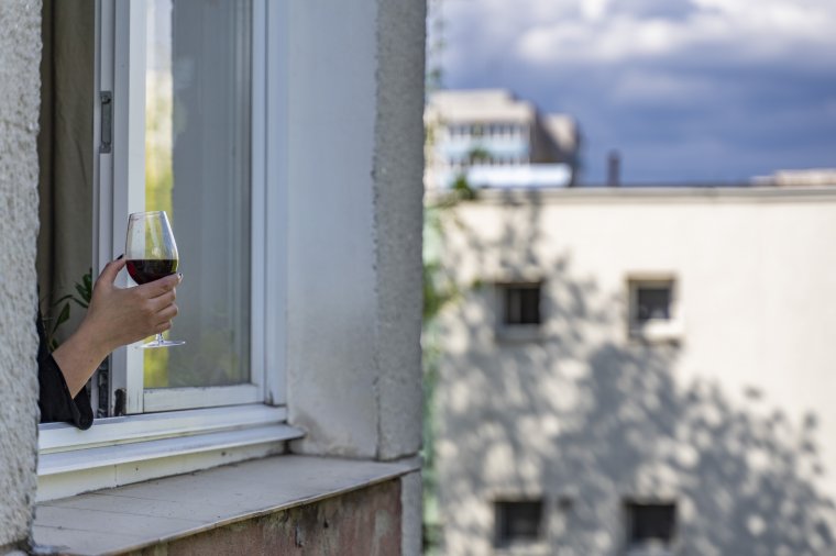 Alkoholba fojtás helyett pszichológusba vetett bizalom – Csalóka romániai adatok a krónikus depresszióról