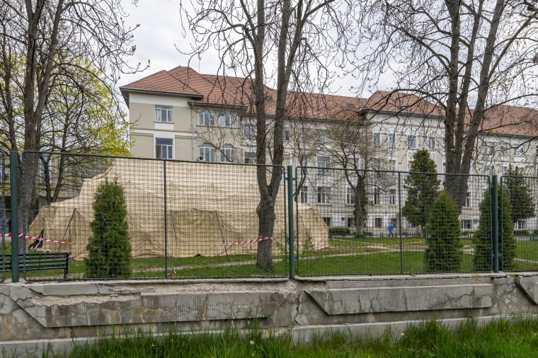 „Sebhelyes kórházat” ad át a leköszönő igazgató