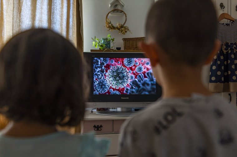 Vírustagadók, vírusrettegők és a mindent átható félelem – Hubbes László-Attila egyetemi oktató az összeesküvés-elméletekről