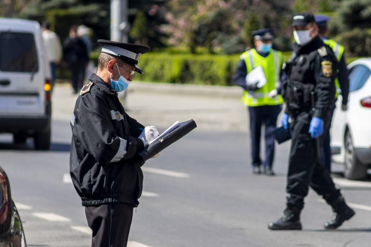 Belügyminiszter: közel 300 ezer bírságot róttak ki a hatóságok a szükségállapot bevezetése óta